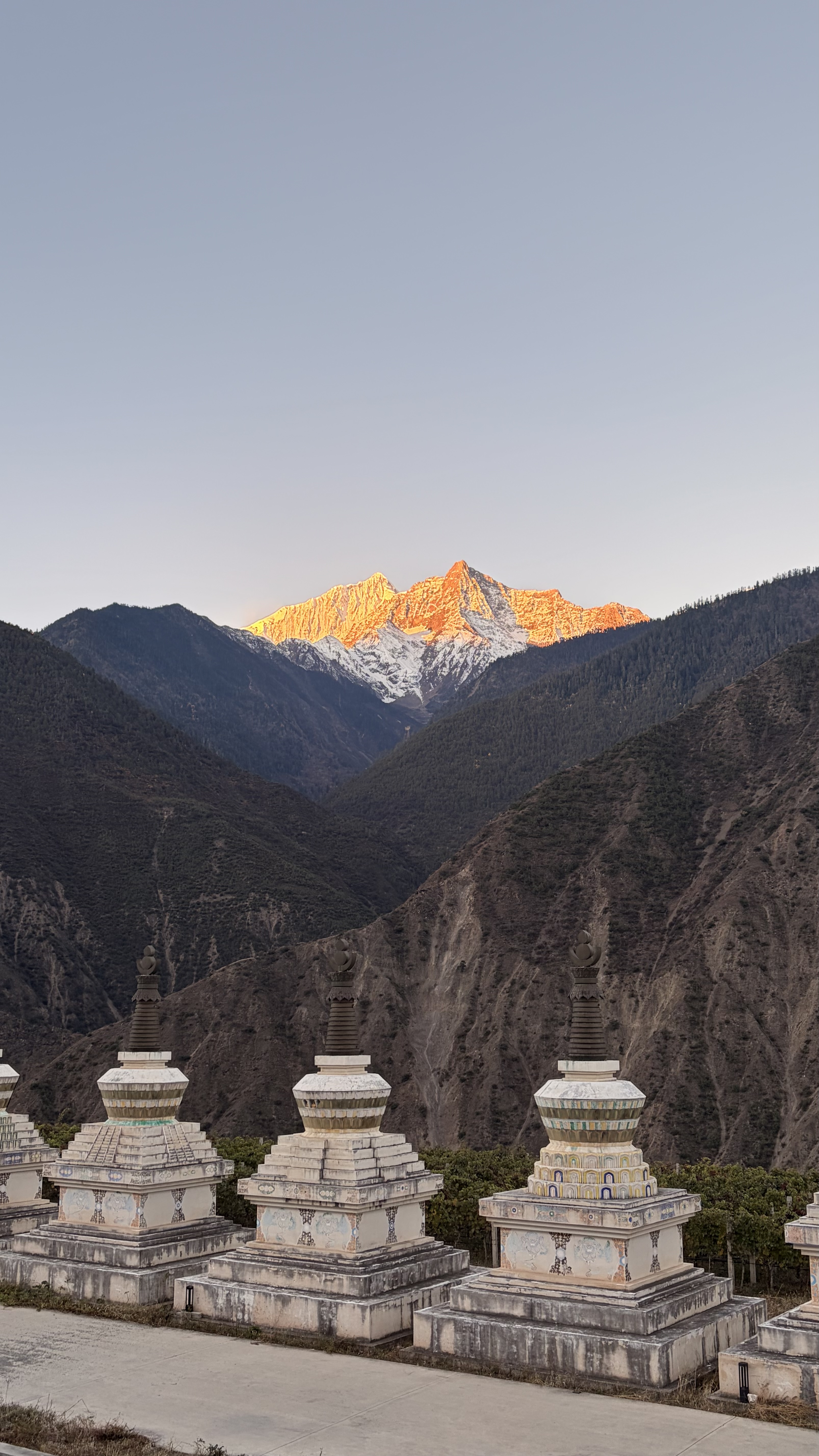 日照金山